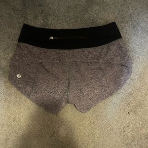 GREY LULULEMON SPEED UPS! SIZE 2, 2.5 inch, LOWRISE.